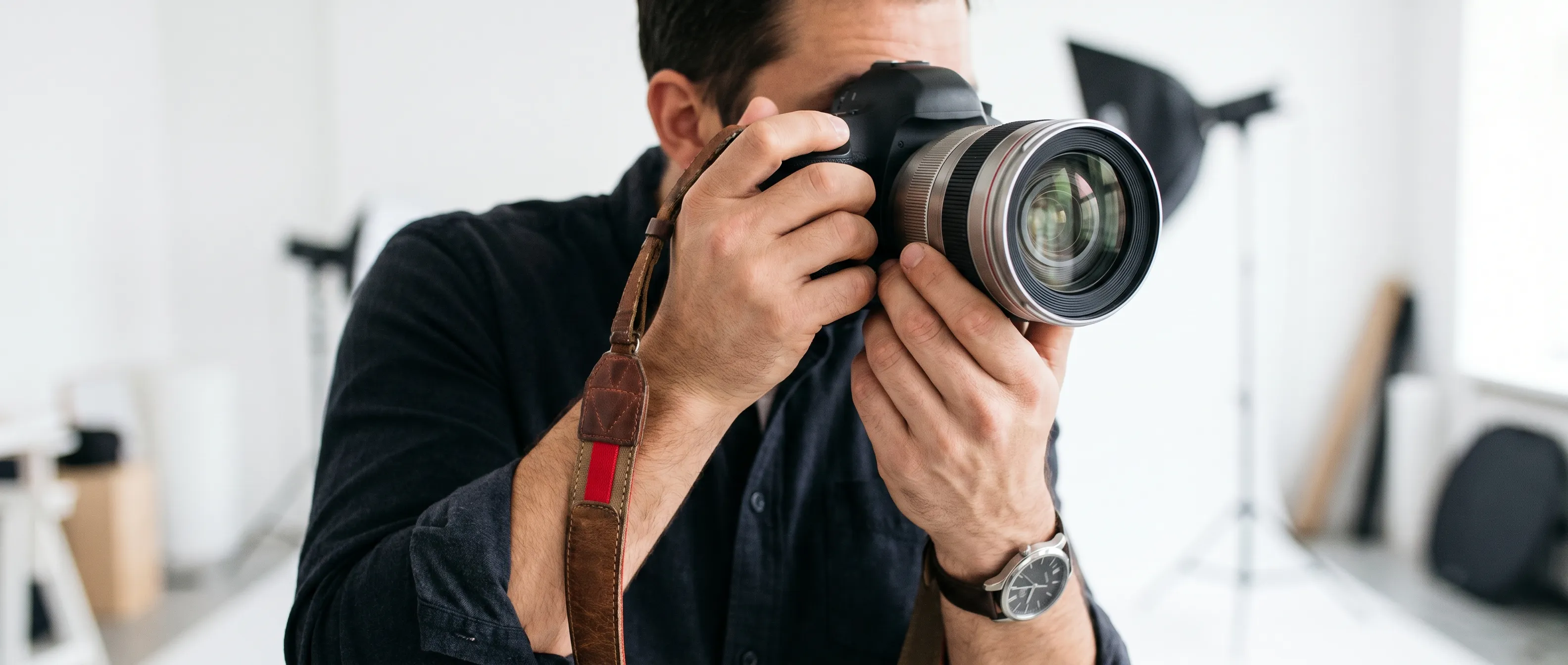 Inspectie van lens-effecten en materiaaldetails bij het herkennen van fotorealistische 3d renders