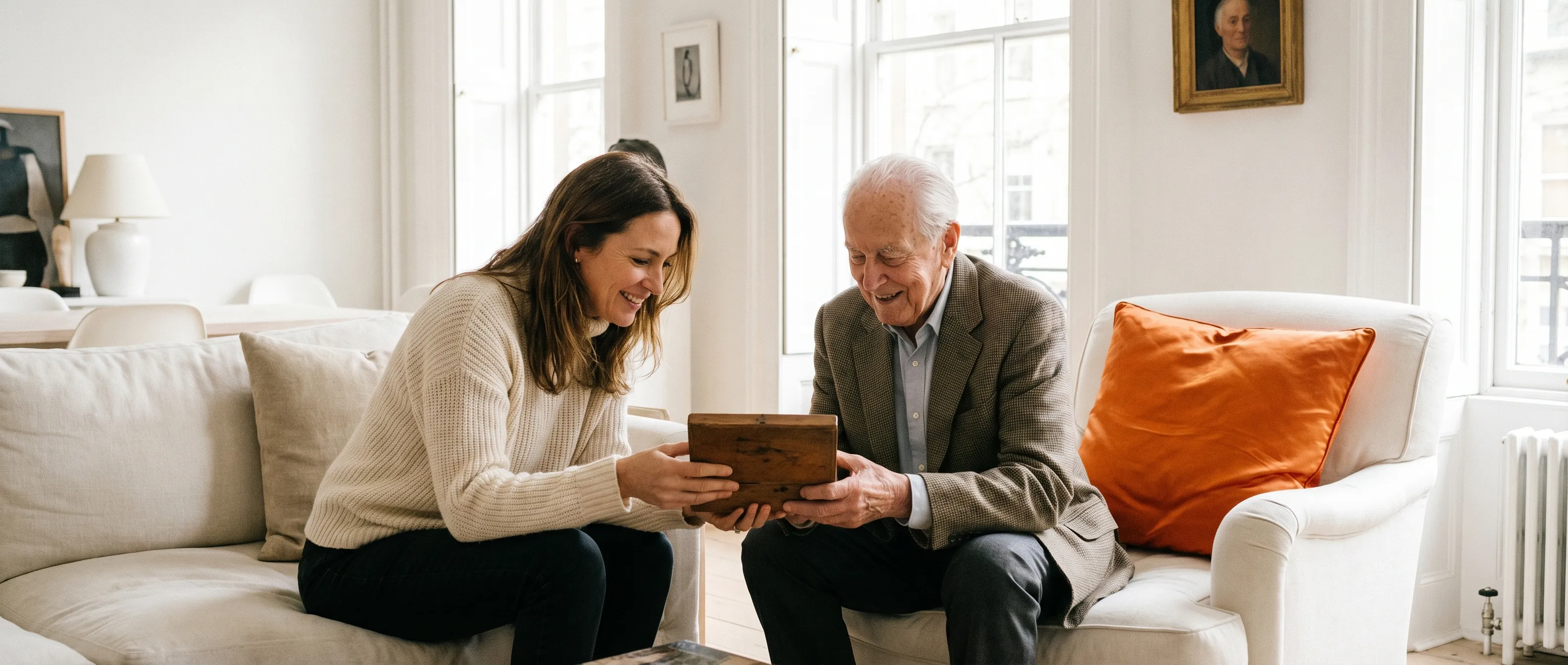 Emotionele ondersteuning en planning bij de verhuizing van ouders regelen in een lichte woonkamer